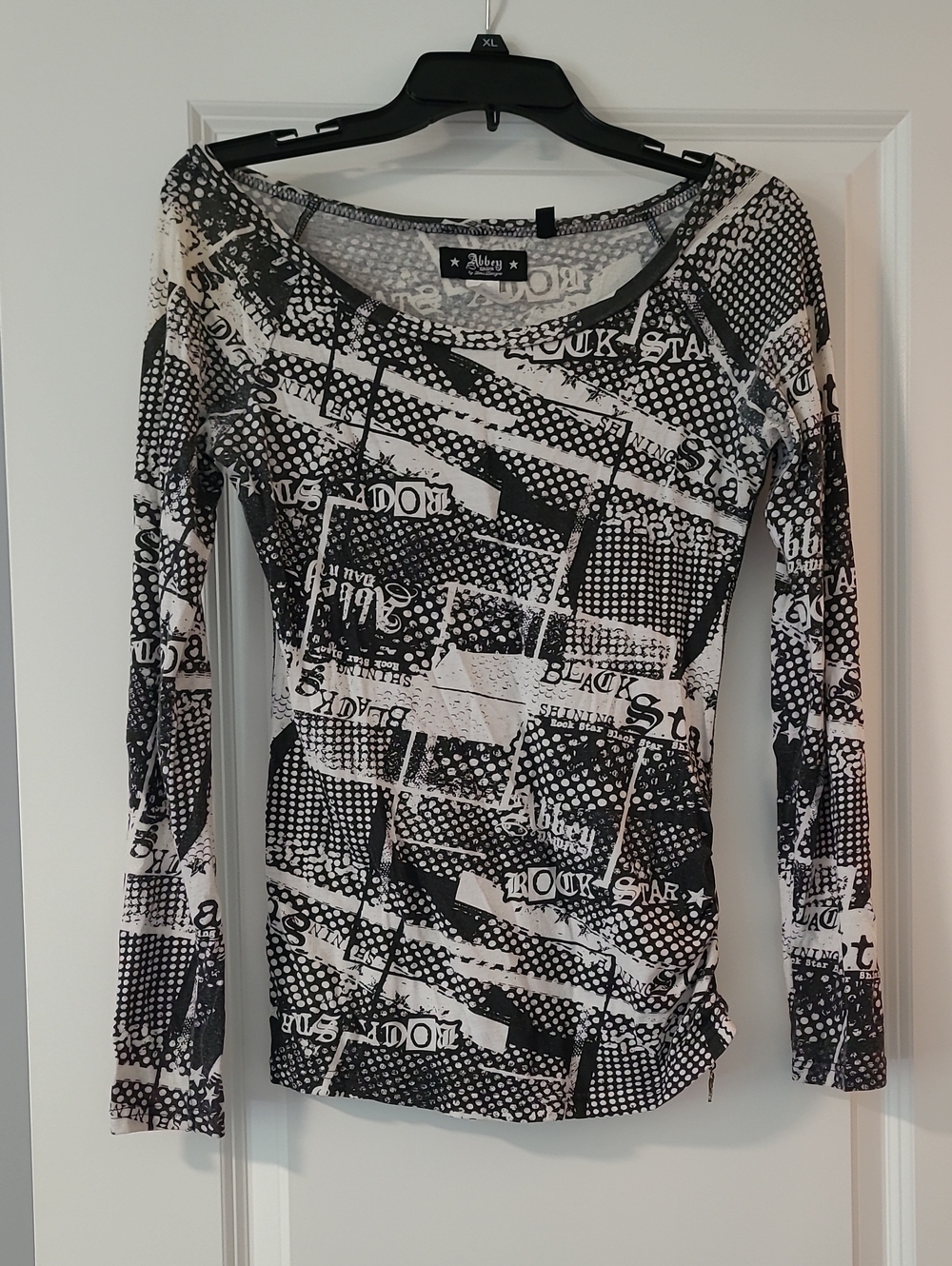 Vintage Abbey Dawn Black & White Graphic Long Sleeve Top
